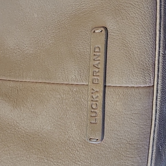 Lucky Brand soft leather shoulder hobo bag neutral tan EUC medium sized pockets - Picture 3 of 11